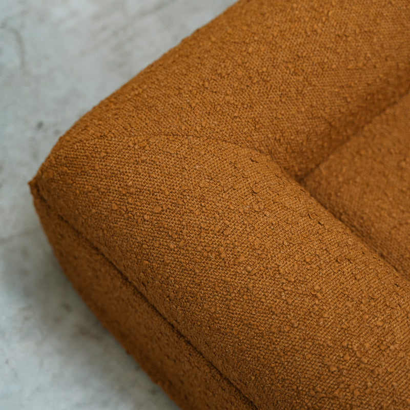 Pethijos Espana - Camas para perros ortopedicas viscoelasticas - funda ocre vista de cerca