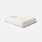 Vista de la cama ortopédica Bouclé Blanca Pethijos